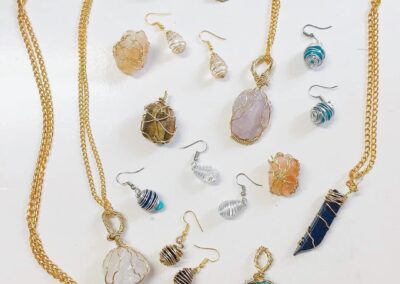 Caged Crystal and Stone Jewelry Workshop