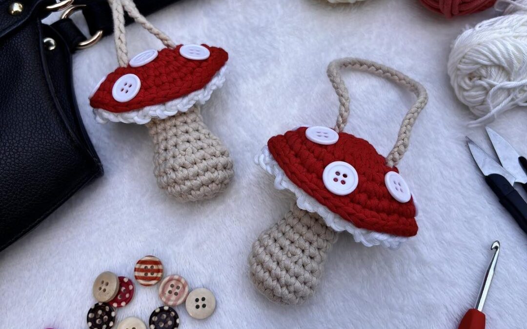 Basic Crochet: Mini Mushroom Pouch | P1,950